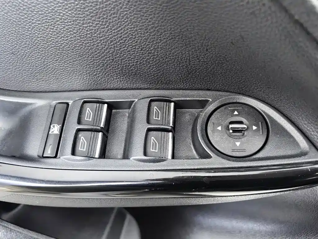 Ford Focus 2015 2012 Hatchback 2.0L Automatic Luxury Sport