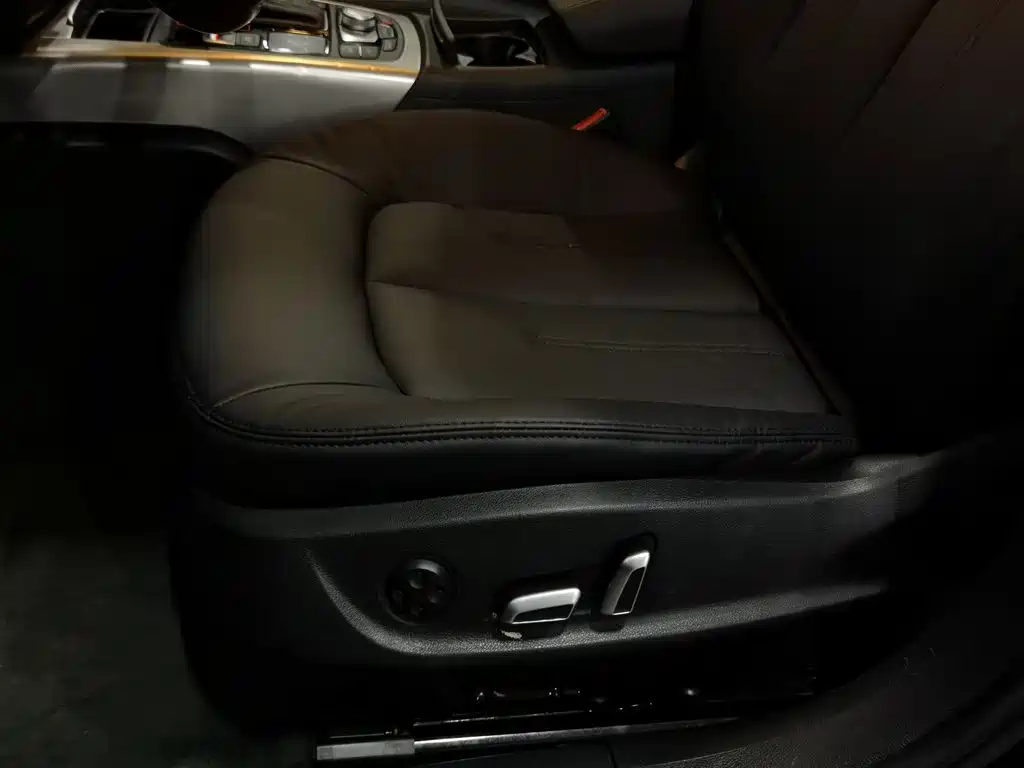 Фото 20 - Audi A6L