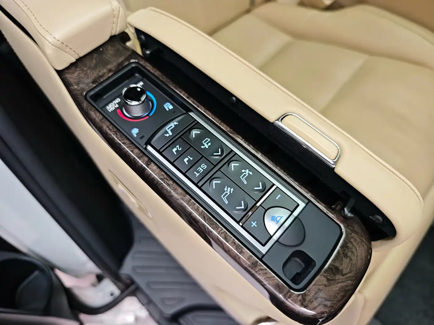 Toyota Alphard 2021 Hybrid 2.5L Premium фото 10
