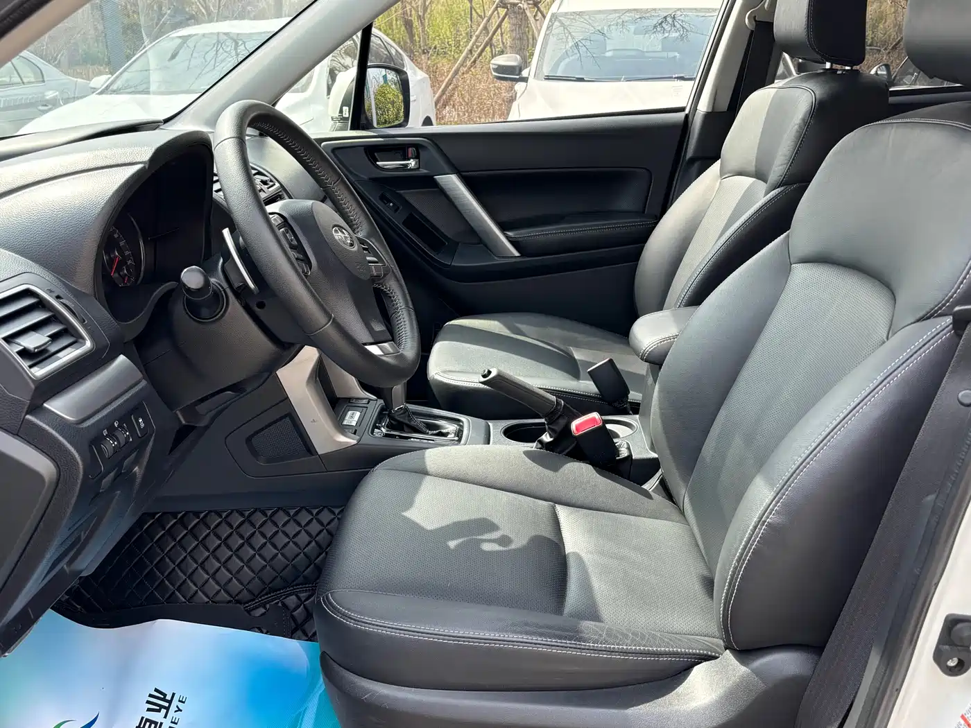 Subaru Forester 2015 2.0i Special Commemorative Edition фото 7