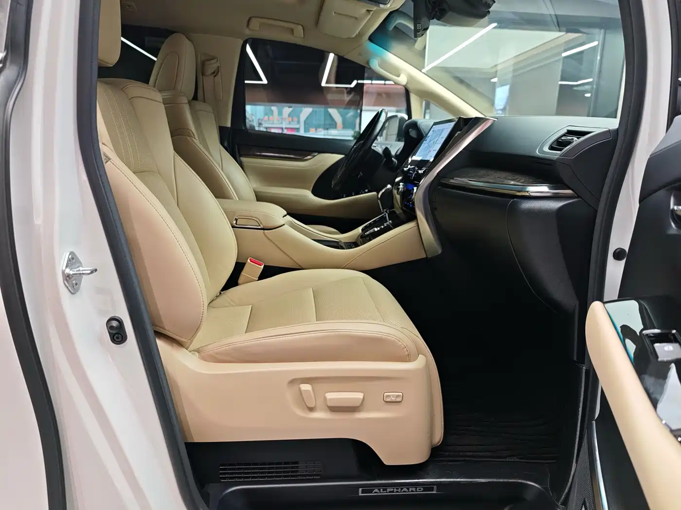 Toyota Alphard 2021 Hybrid 2.5L Premium фото 7