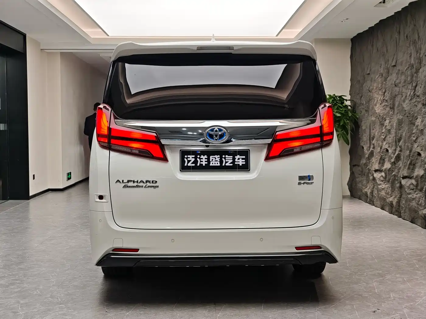 Toyota Alphard 2021 Hybrid 2.5L Premium фото 14