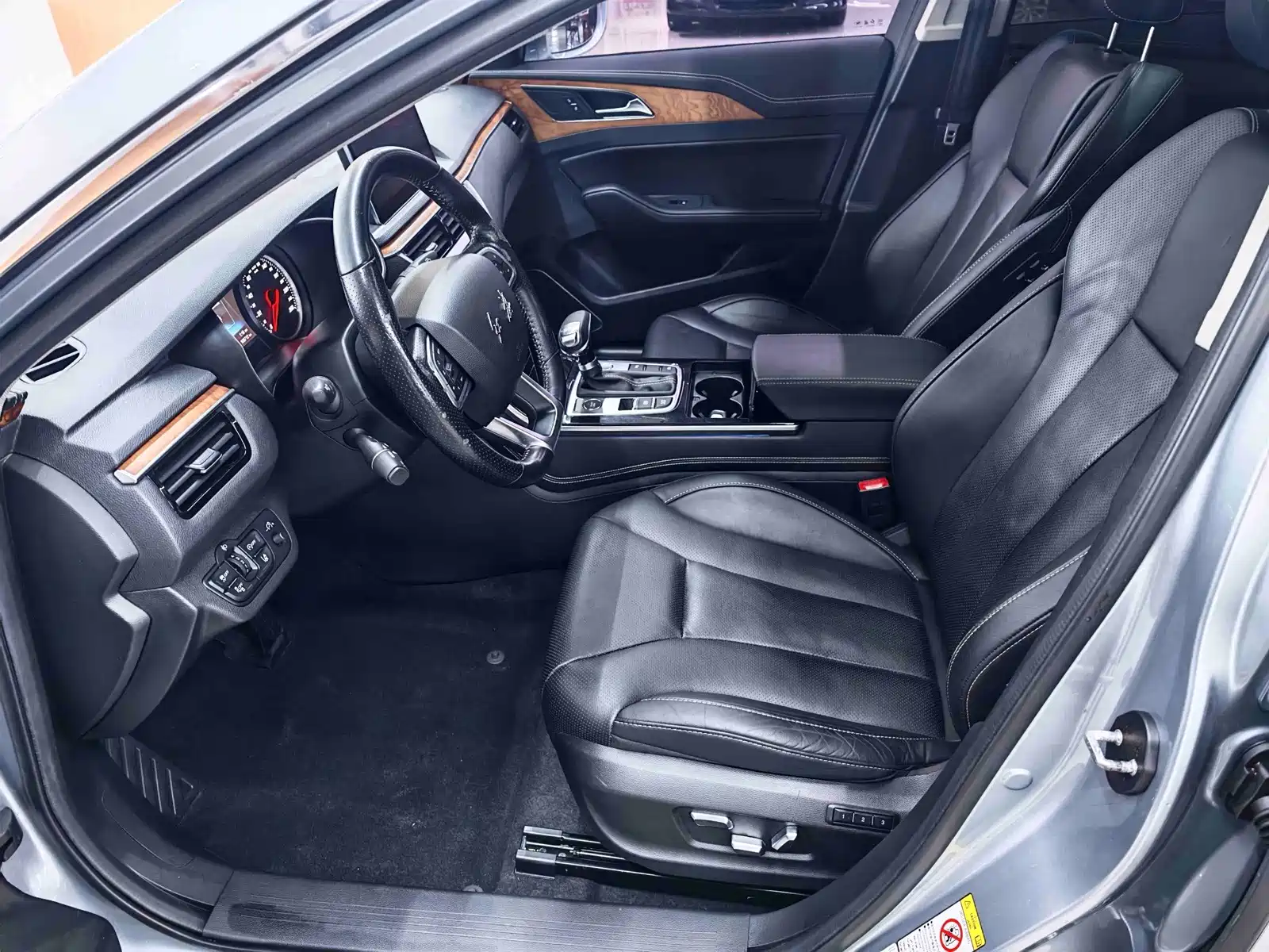Photo 7 - Hongqi H5