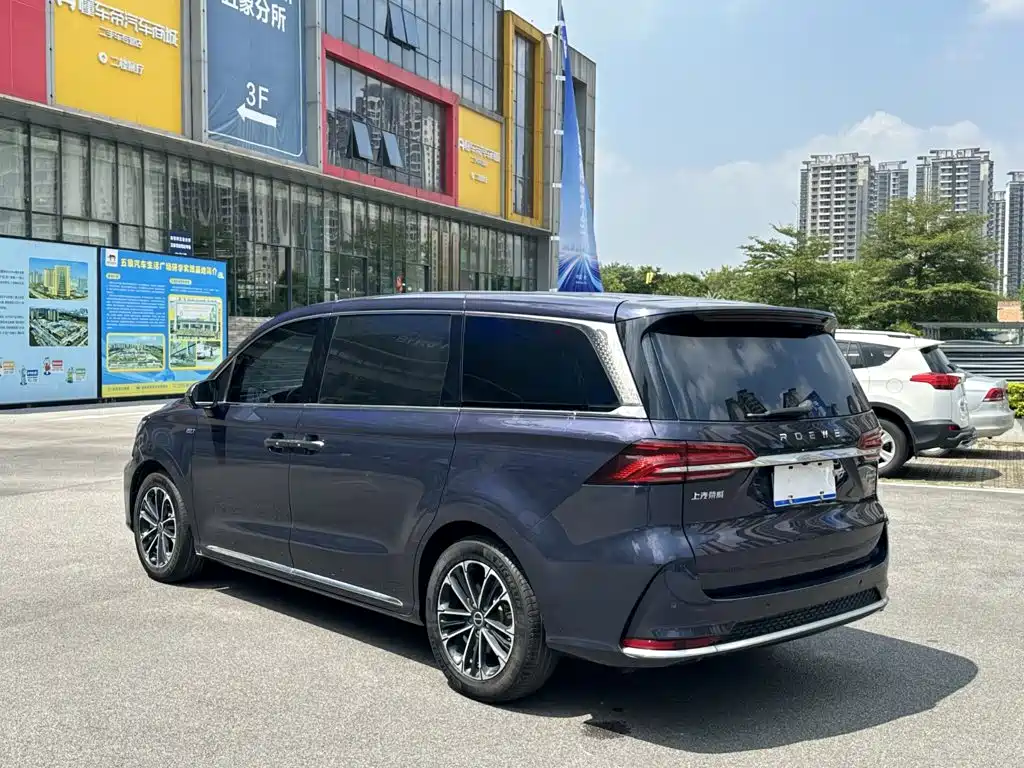 Фото 9 - Roewe iMAX8