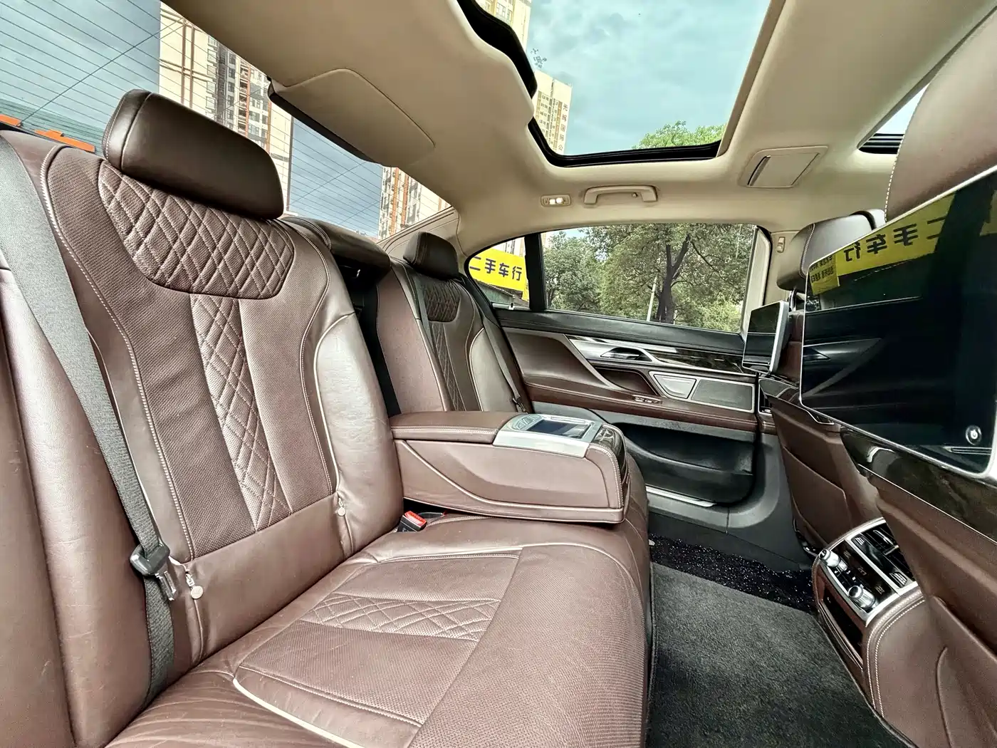 BMW 7 Series 2016 740Li Leading Edition фото 12