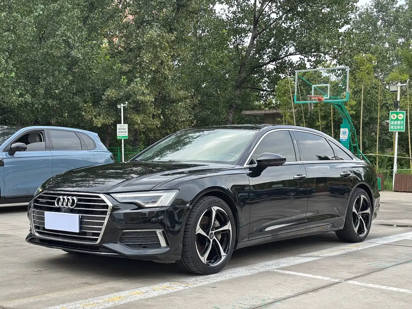 Фото 1 - Audi A6L