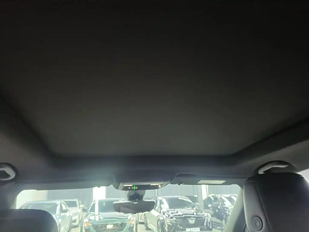 Photo 18 - Cadillac XT6