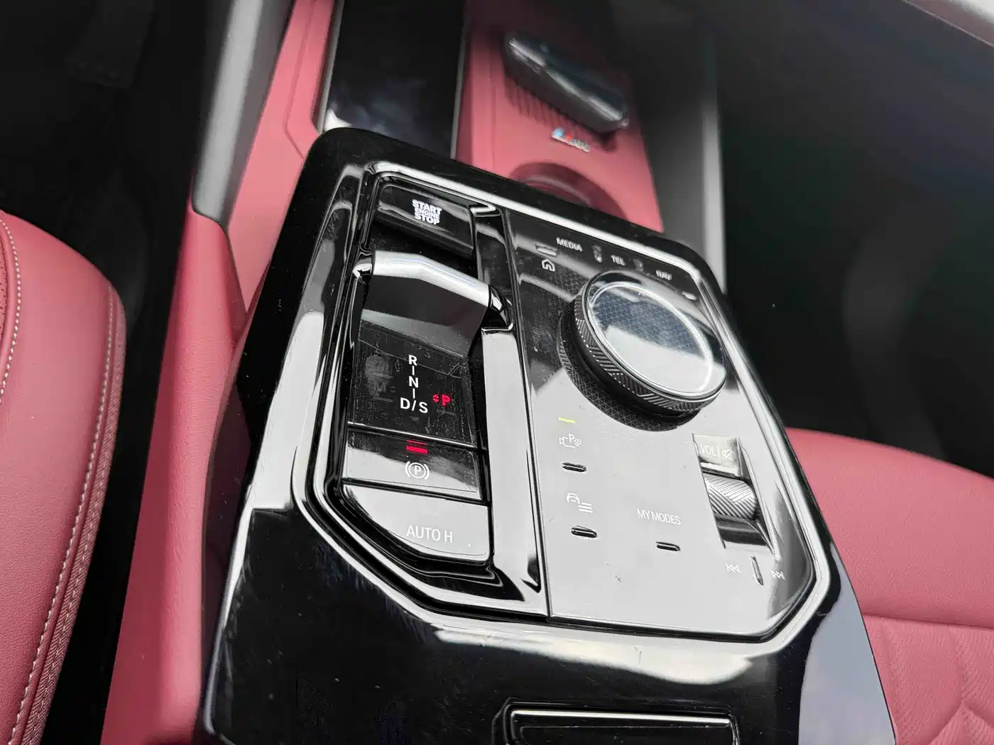 BMW 5 Series 2025 530Li Leading M Sport Package фото 32