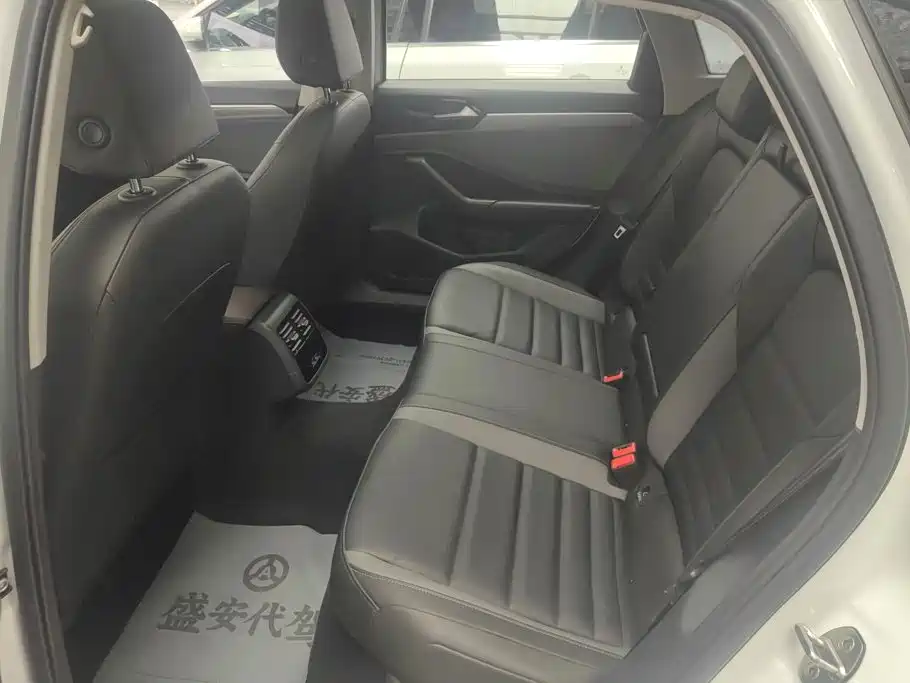 Photo 11 - Volkswagen Sagitar