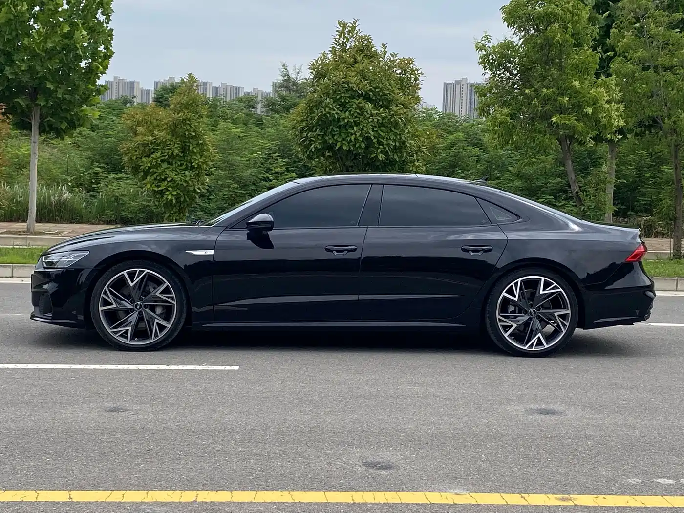 Фото 4 - Audi A7L