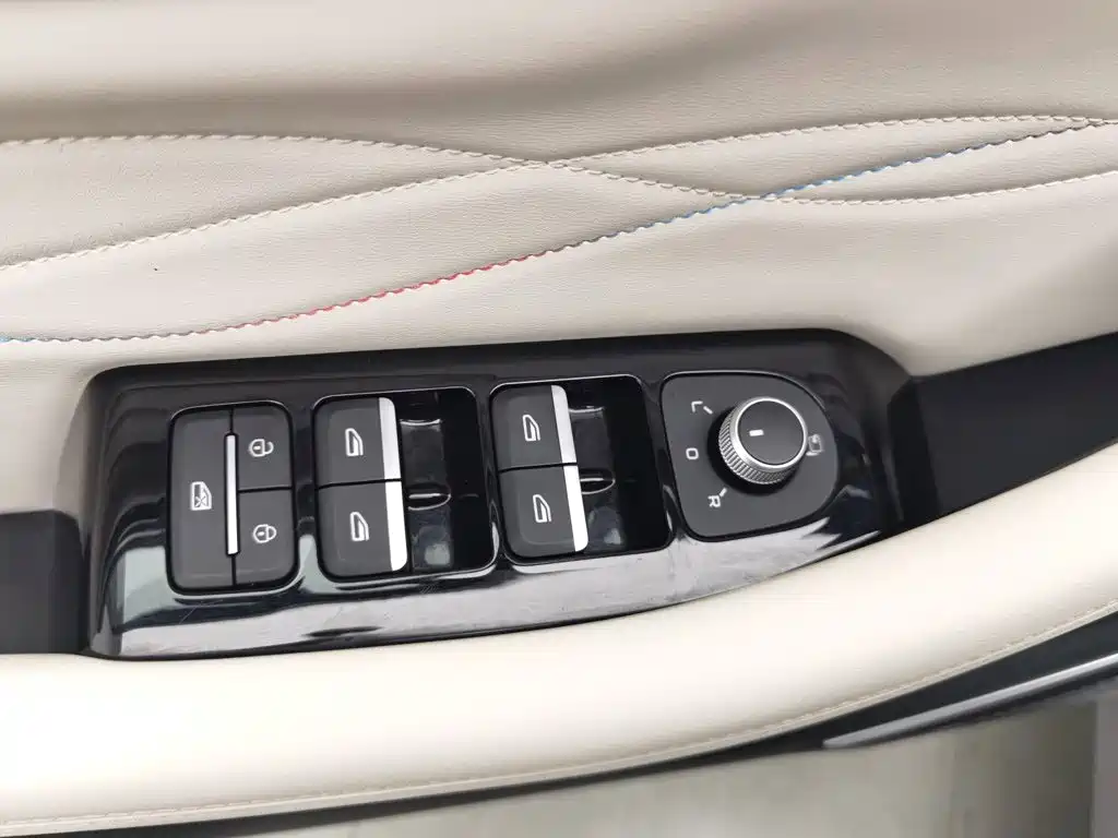 Geely Monjaro 2025 2024 Model 2.0TD High-Power Automatic 2WD Cloudrise Edition