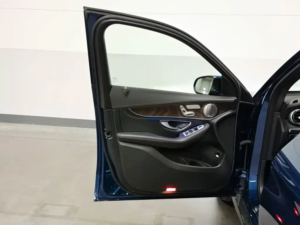 Фото 8 - Mercedes-Benz GLC