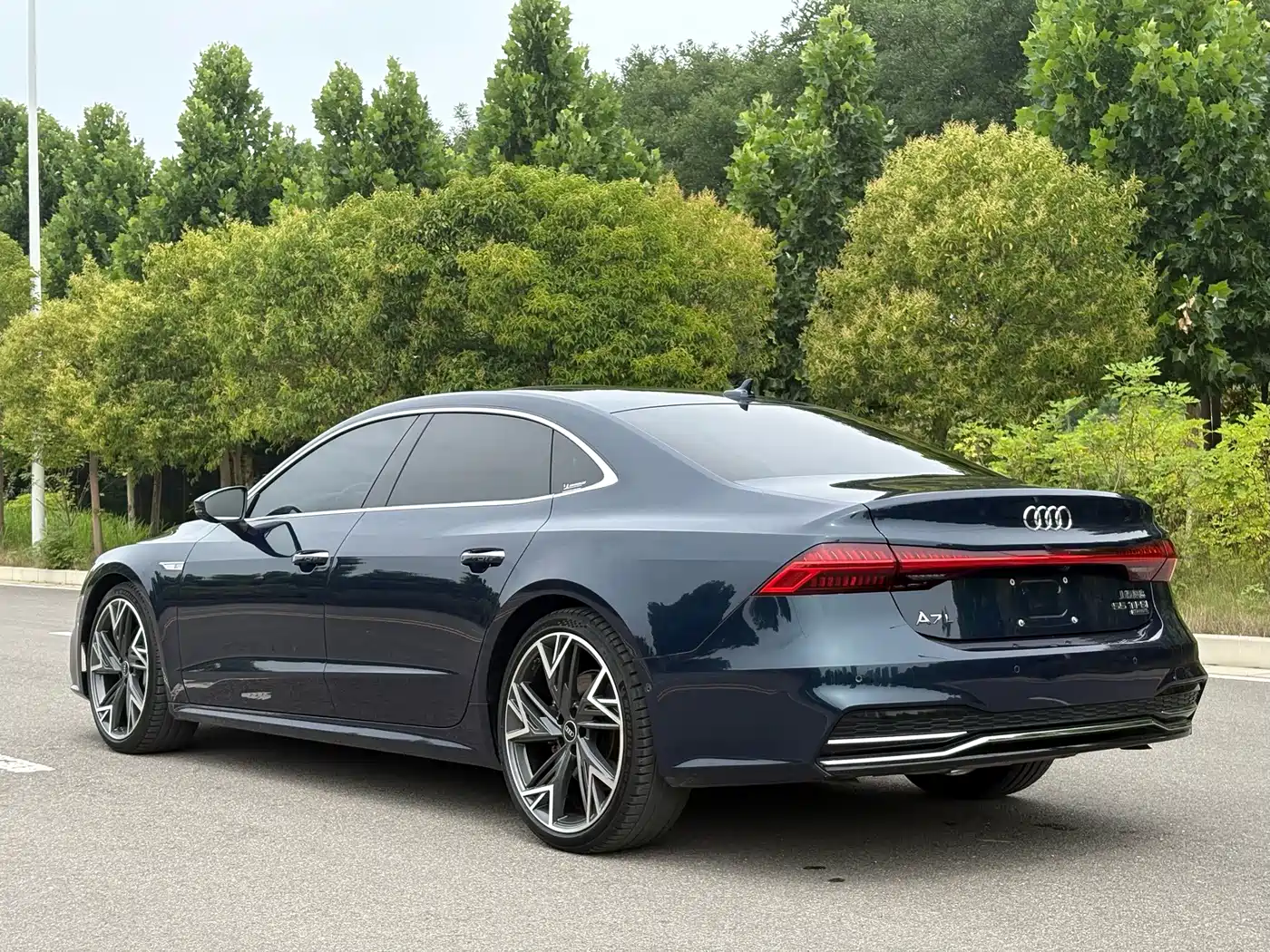 Фото 9 - Audi A7L