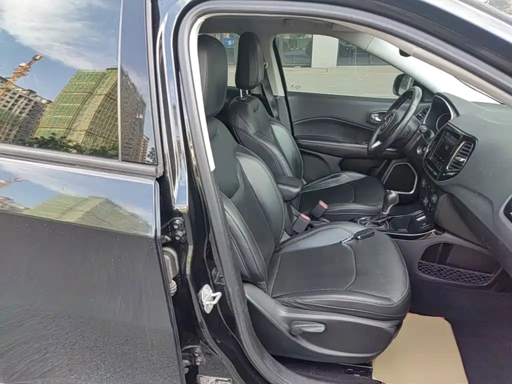 Фото 25 - Jeep Compass
