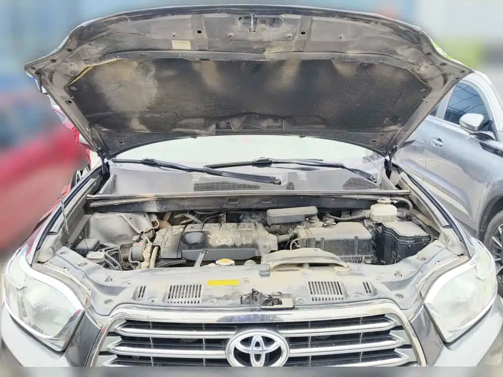 Photo 3 - Toyota Highlander