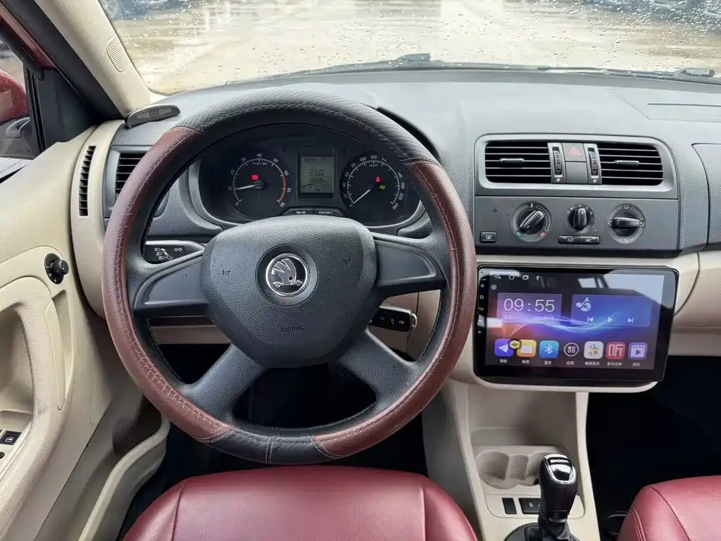 Škoda Fabia 2015 2014 1.4L Automatic Crystal Edition