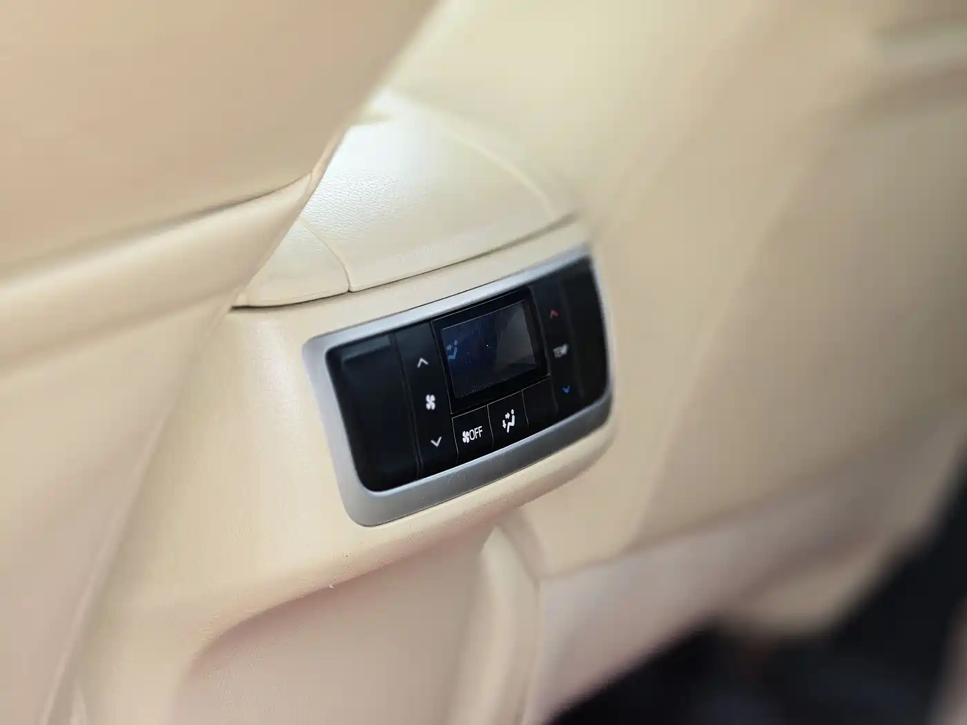 Photo 17 - Toyota Highlander