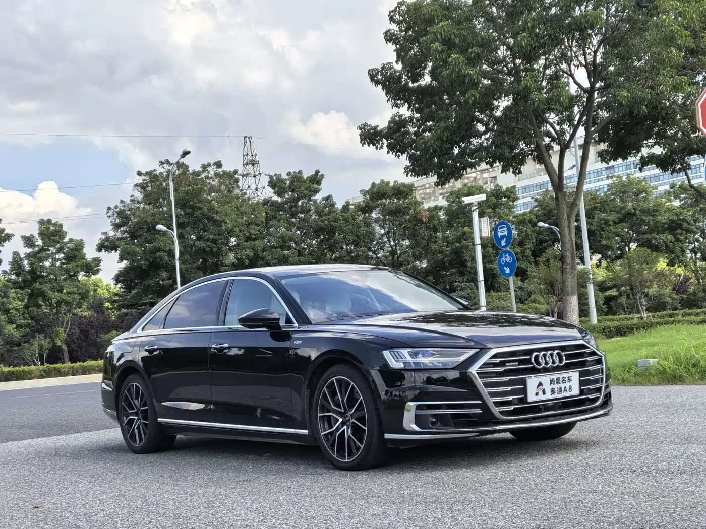 Фото 3 - Audi A8