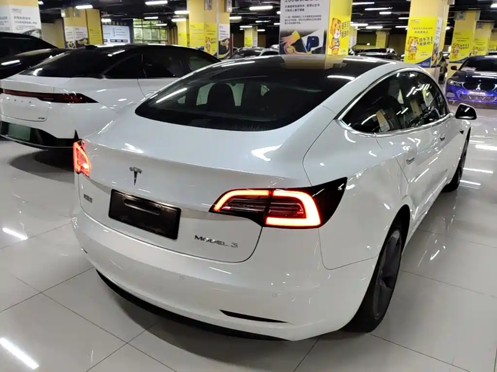Фото 7 - Tesla Model 3