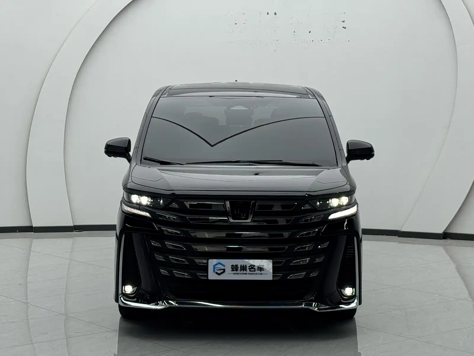 Фото 2 - Toyota Vellfire