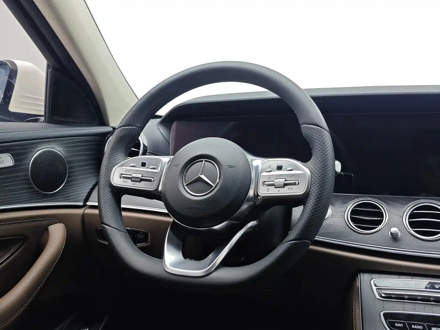 Mercedes-Benz E-Class 2019 E 260 L Sport фото 11