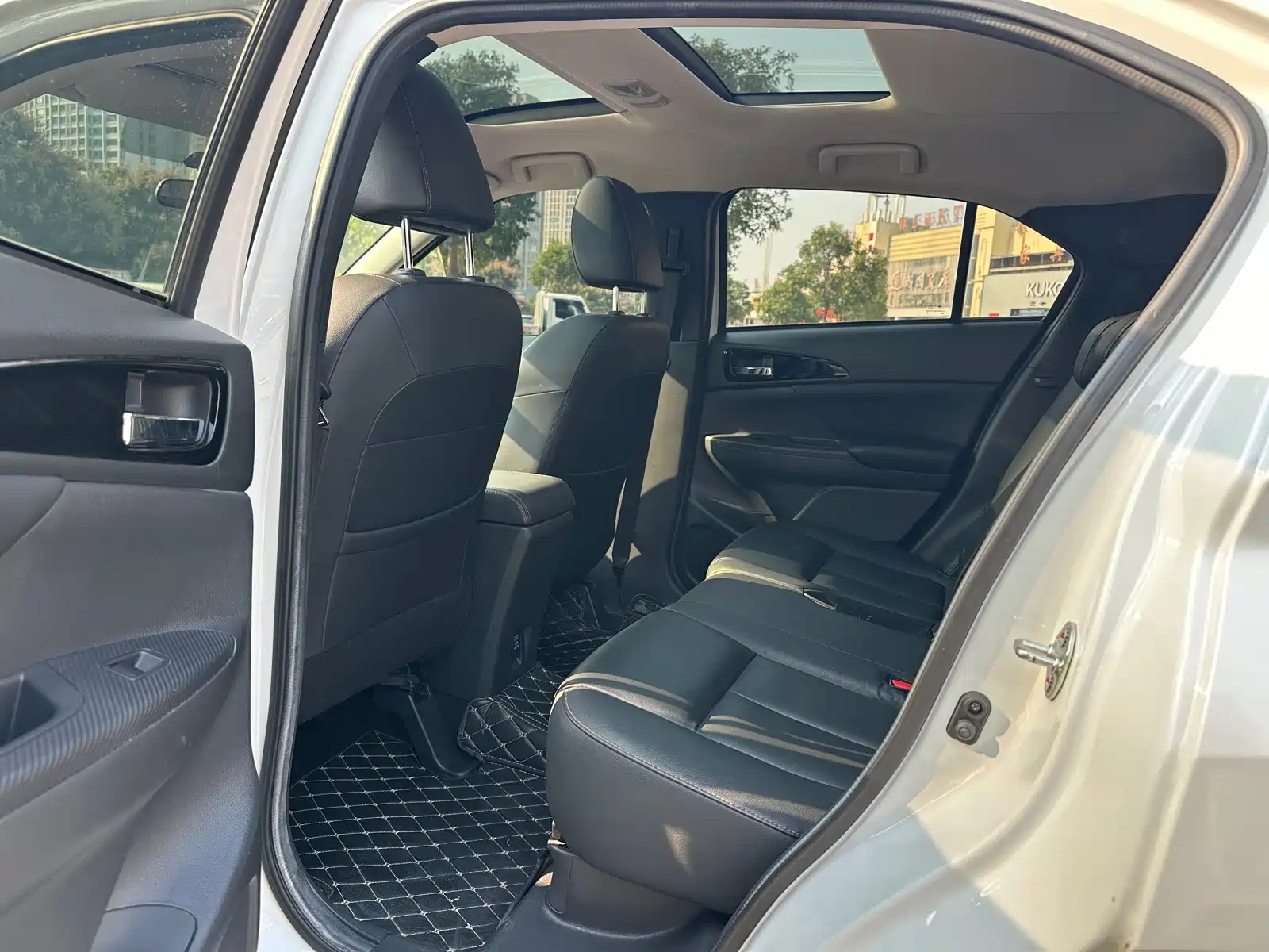 Фото 8 - Mitsubishi Eclipse Cross
