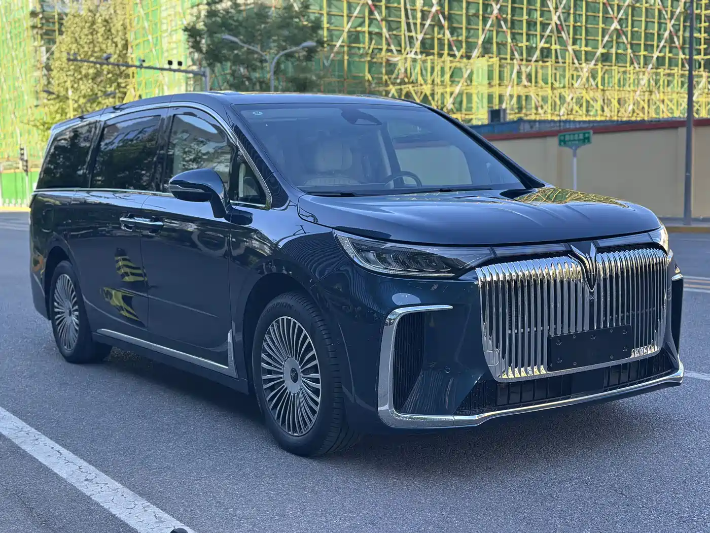 Voyah Auto Voyah Dreamer 2025 PHEV AWD Flagship Kunpeng Edition фото 3
