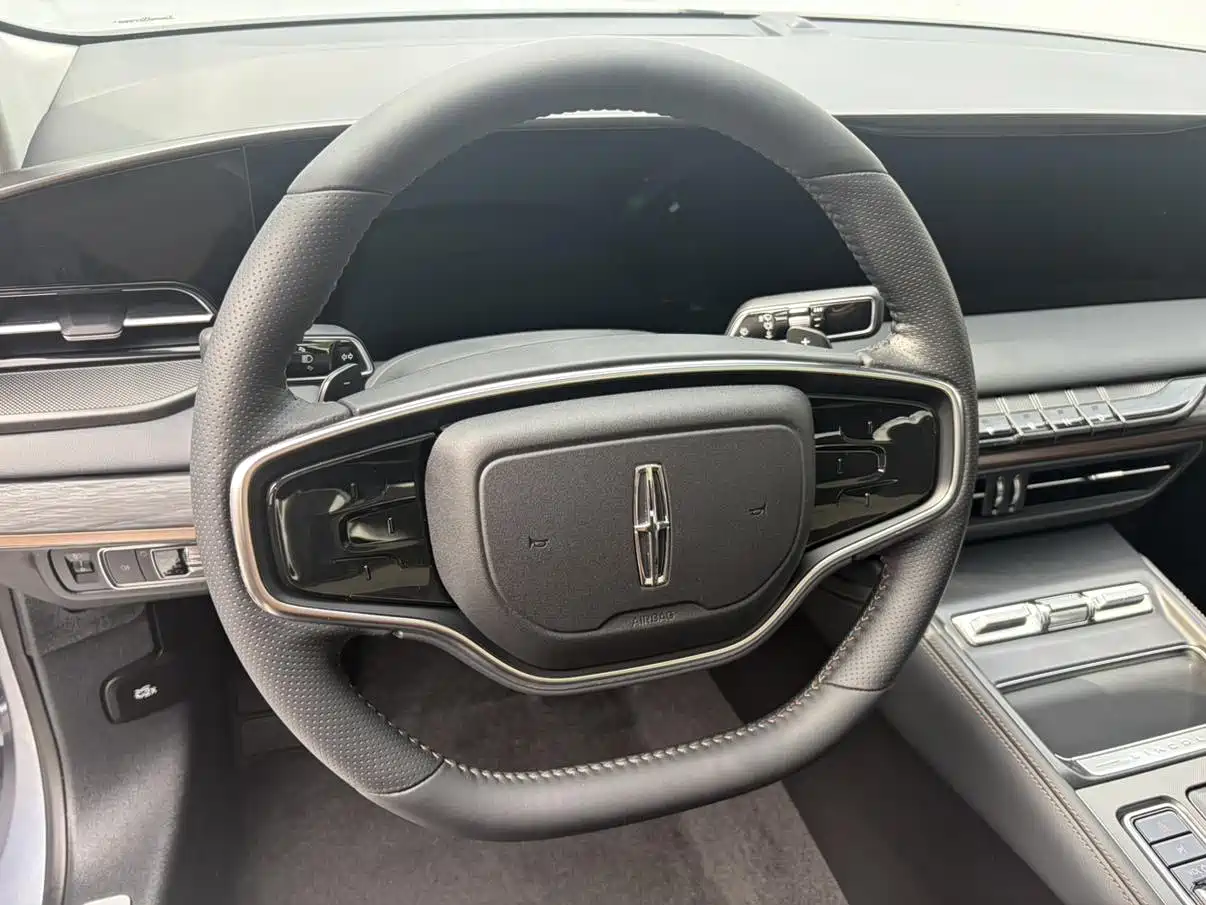 Фото 12 - Lincoln Z