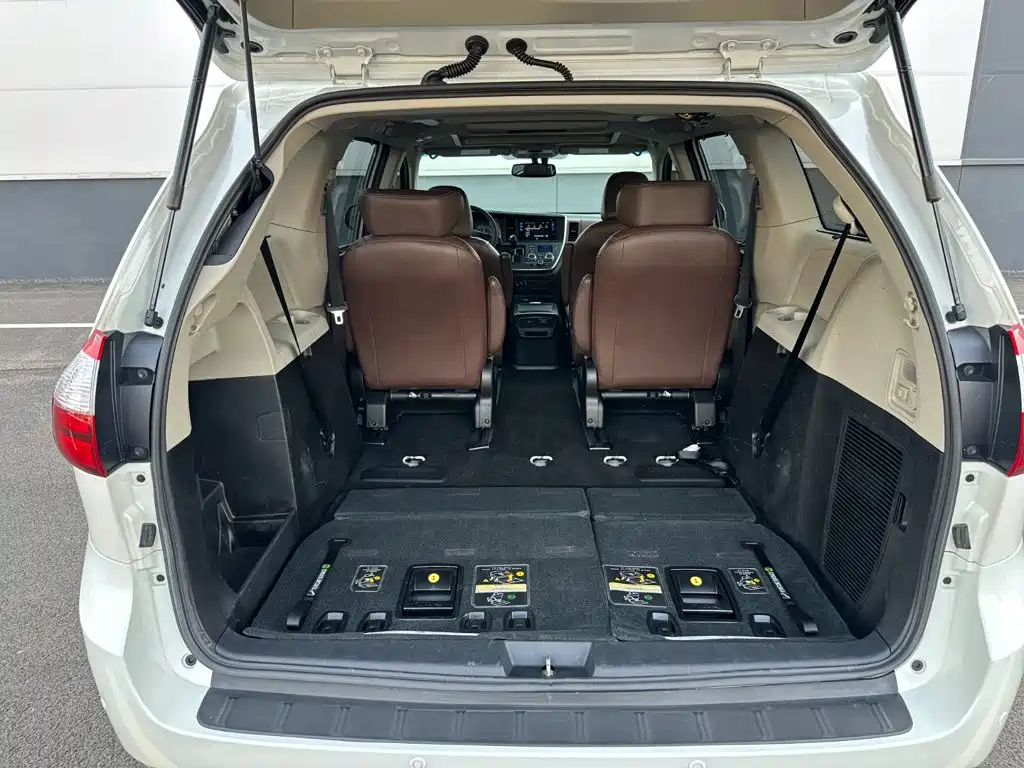 صورة 31 - Toyota Sienna