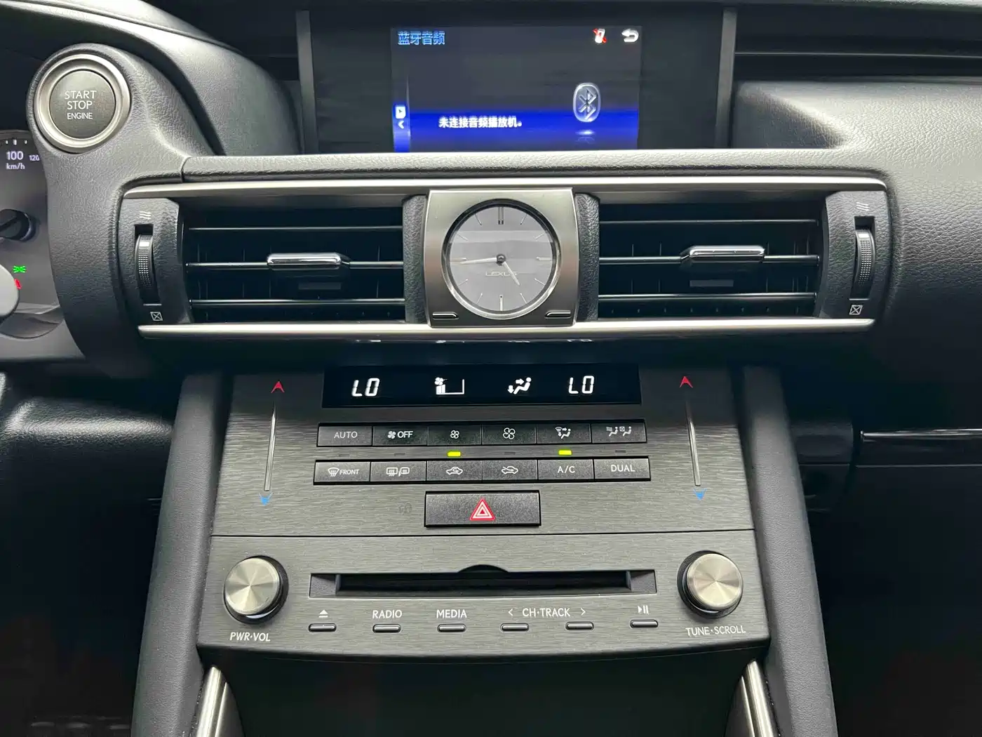 Lexus IS 2017 300 Leading Edition фото 18