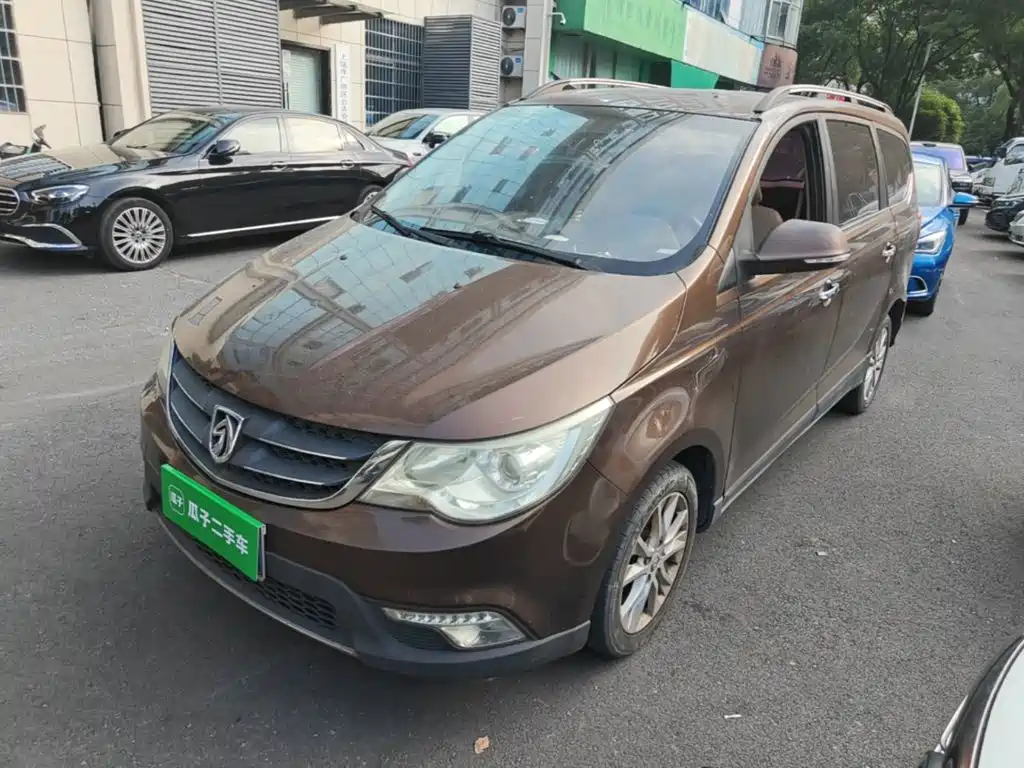 Baojun 730 2015 2014 1.5L Manual Luxury Navigation ESP Edition 7-Seater