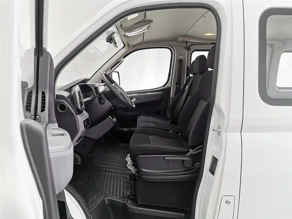 SAIC Maxus Xintu V80 2025 Value Edition Aoyun 2.0T Manual Short Wheelbase Ultra-Low Roof 127Ps 7/9-seater фото 10