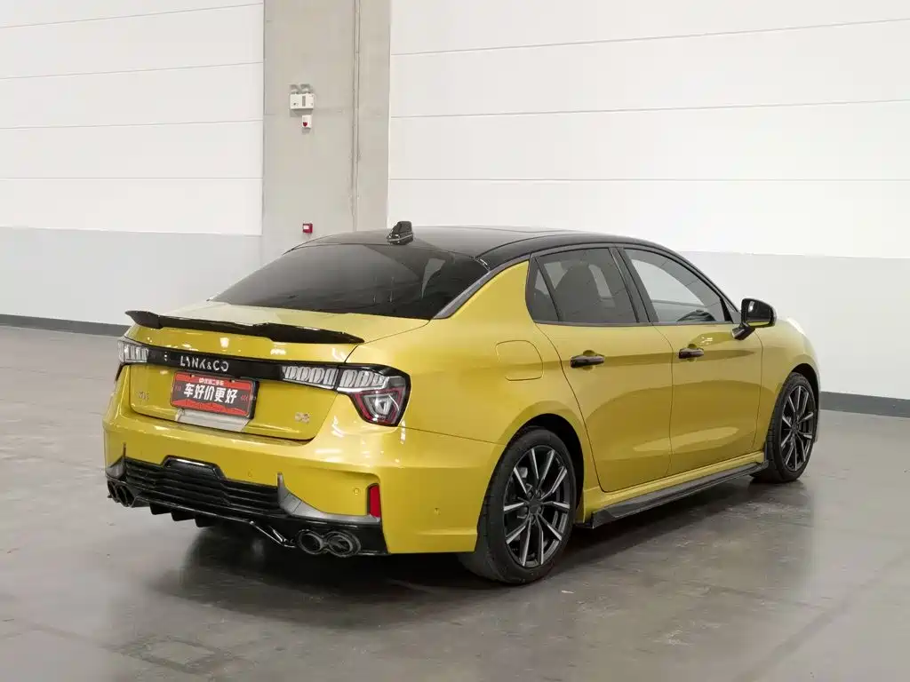Фото 2 - Lynk & Co 03