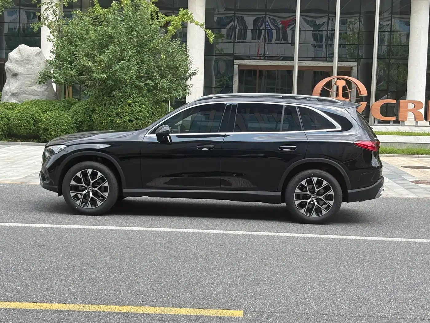 Mercedes-Benz GLC 2026 2025 Model Year GLC 260 L 4MATIC Dynamic