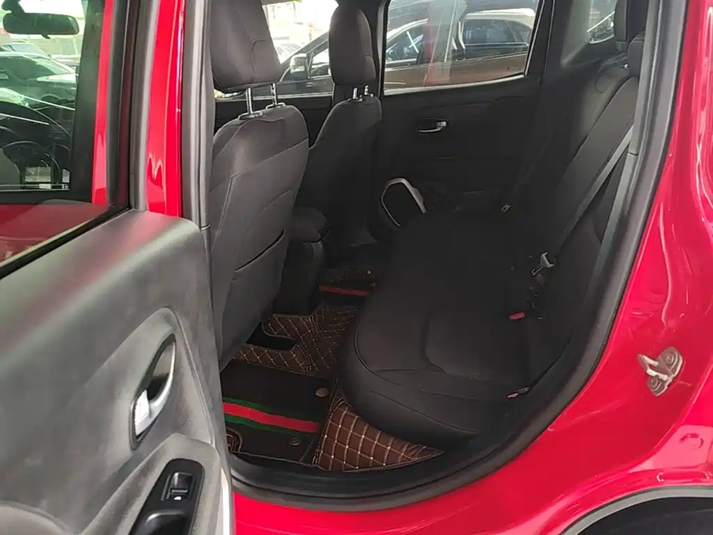 Jeep Renegade 2019 2018 Connected Large Screen Edition 180T Automatic High Energy
