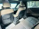 Фото 10 - Lexus ES