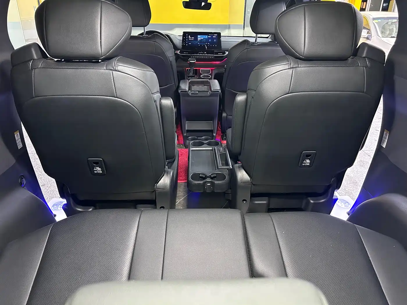 Toyota Sienna 2023 2.5L Hybrid Premium Edition фото 10