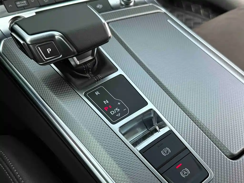 Фото 16 - Audi A7L