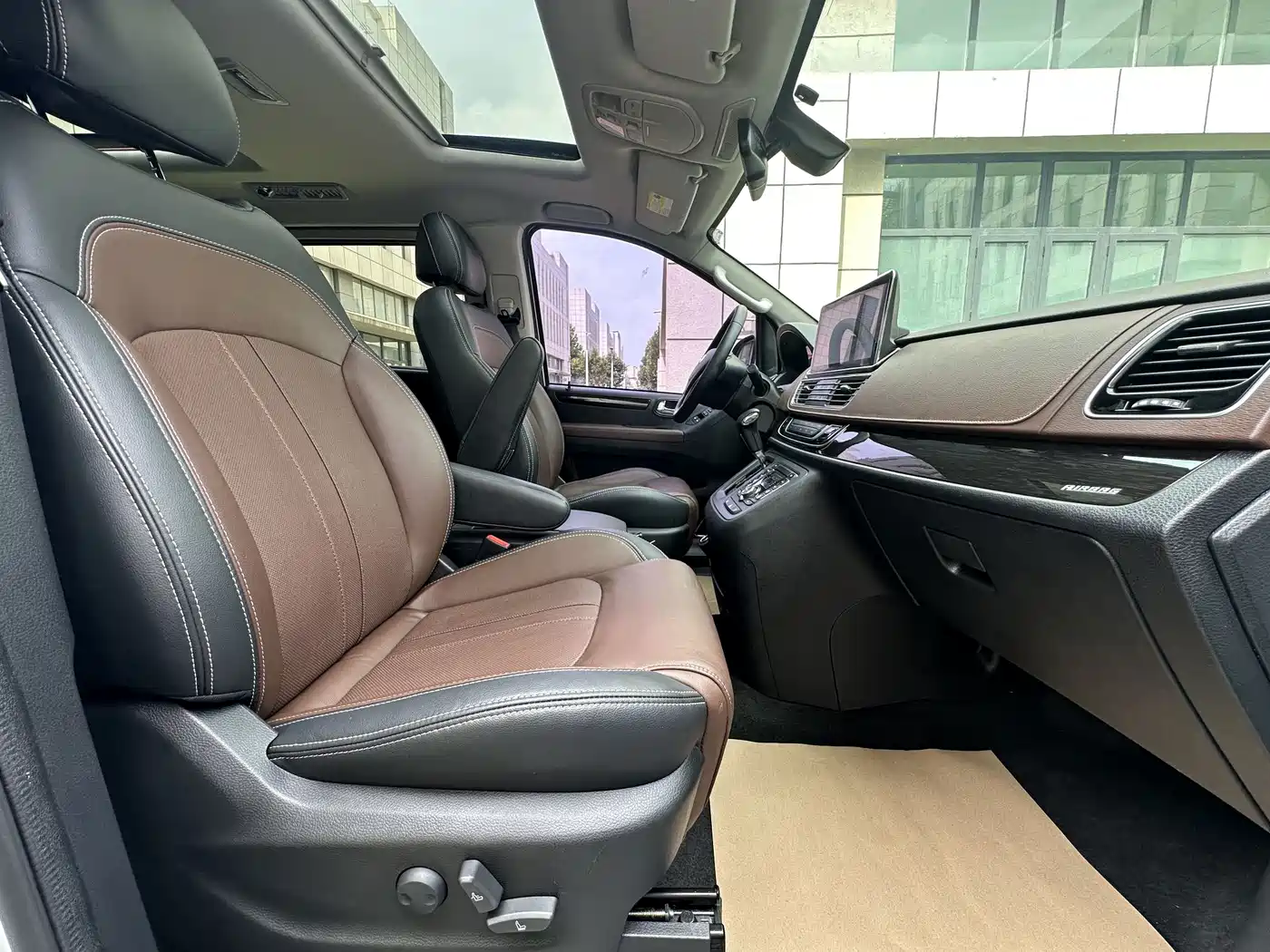 SAIC Maxus Maxus G10 2018 2018 PLUS 2.0T Automatic Flagship Edition