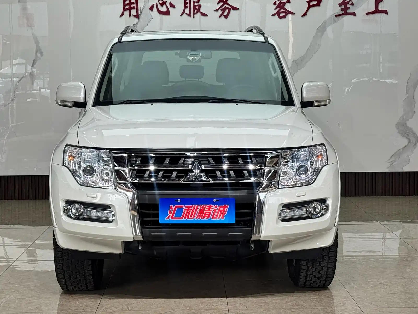 صورة 2 - Mitsubishi Pajero (Import)