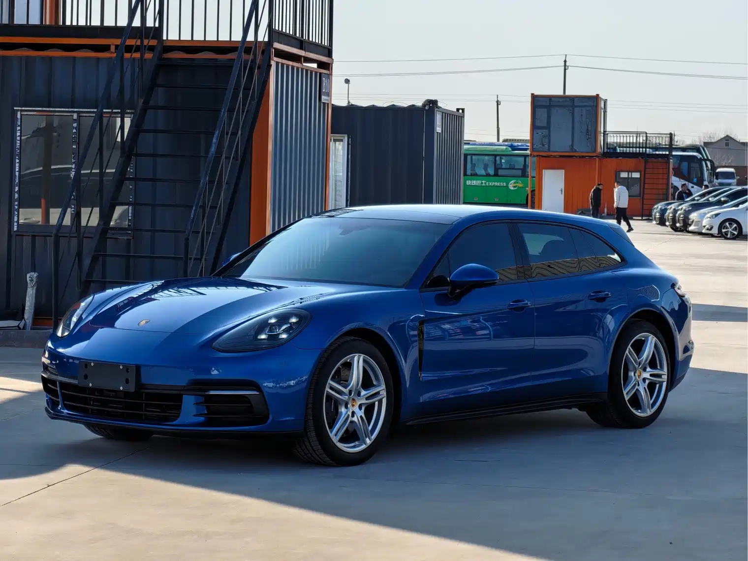 Фото 1 - Porsche Panamera