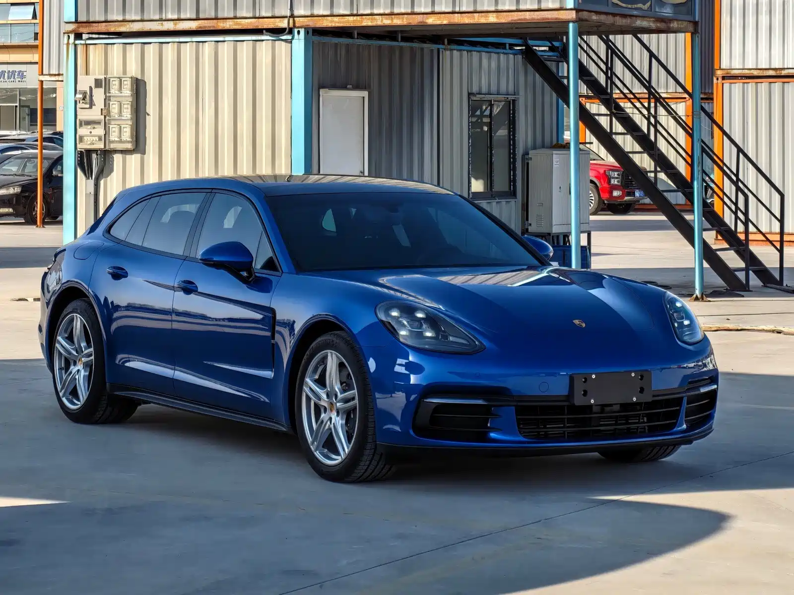 Фото 2 - Porsche Panamera