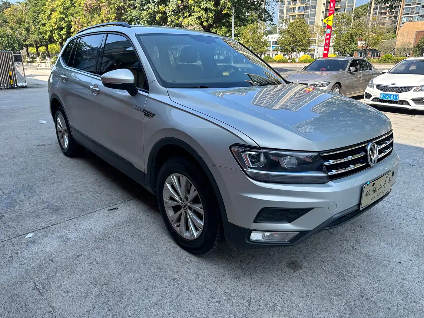 Volkswagen Tiguan L 2017 330TSI Automatic 2WD Trend Edition фото 3