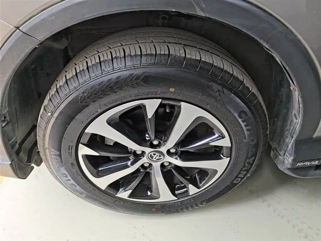 Photo 23 - Toyota RAV4 Rongfang