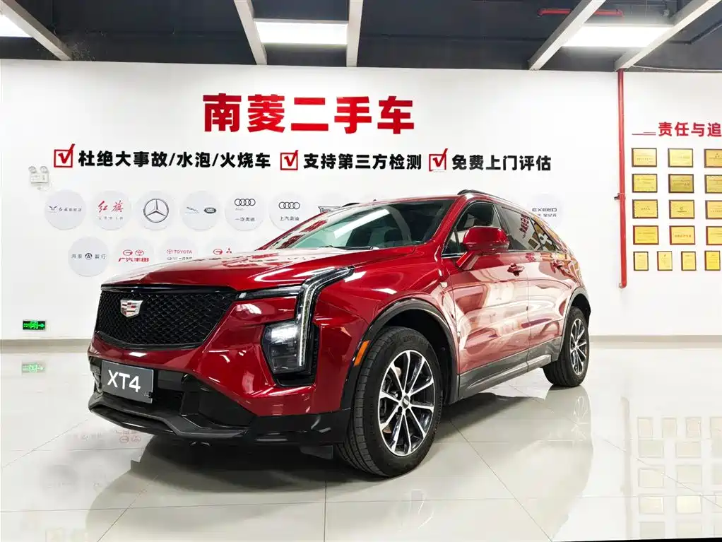 CADILLAC XT4