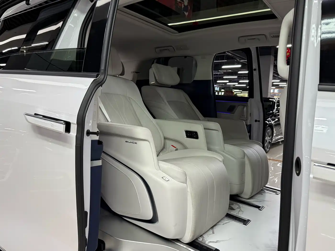 BUICK GL8 NEW ENERGY