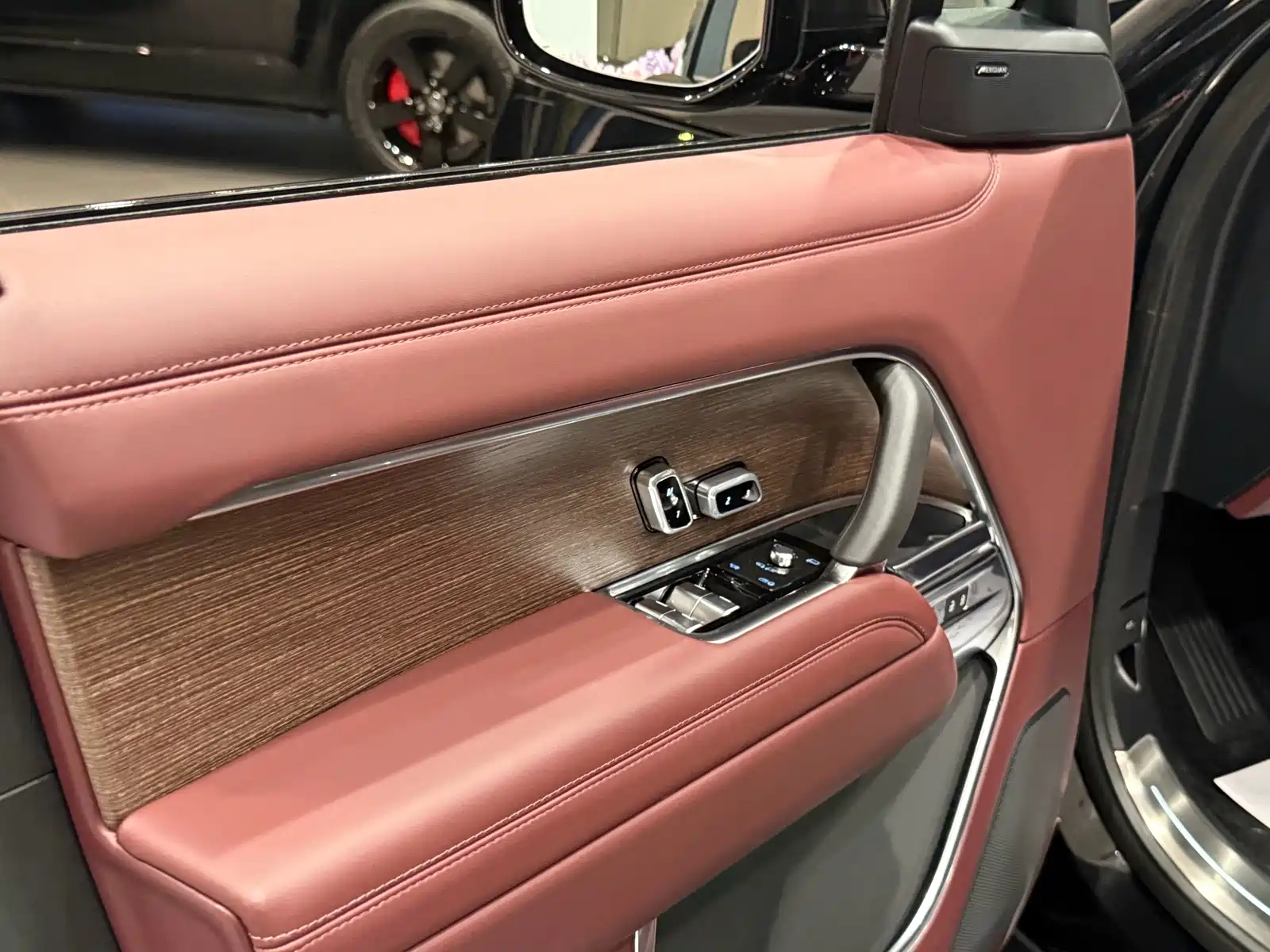 Photo 11 - Land Rover Range Rover