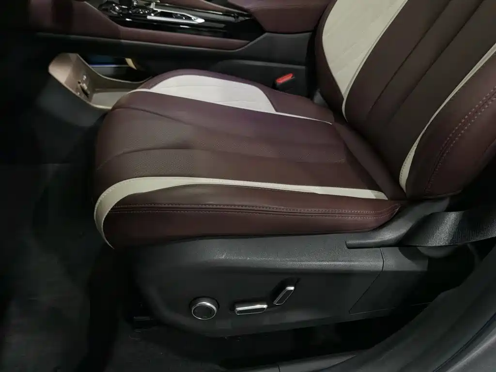 Фото 20 - Geely Monjaro