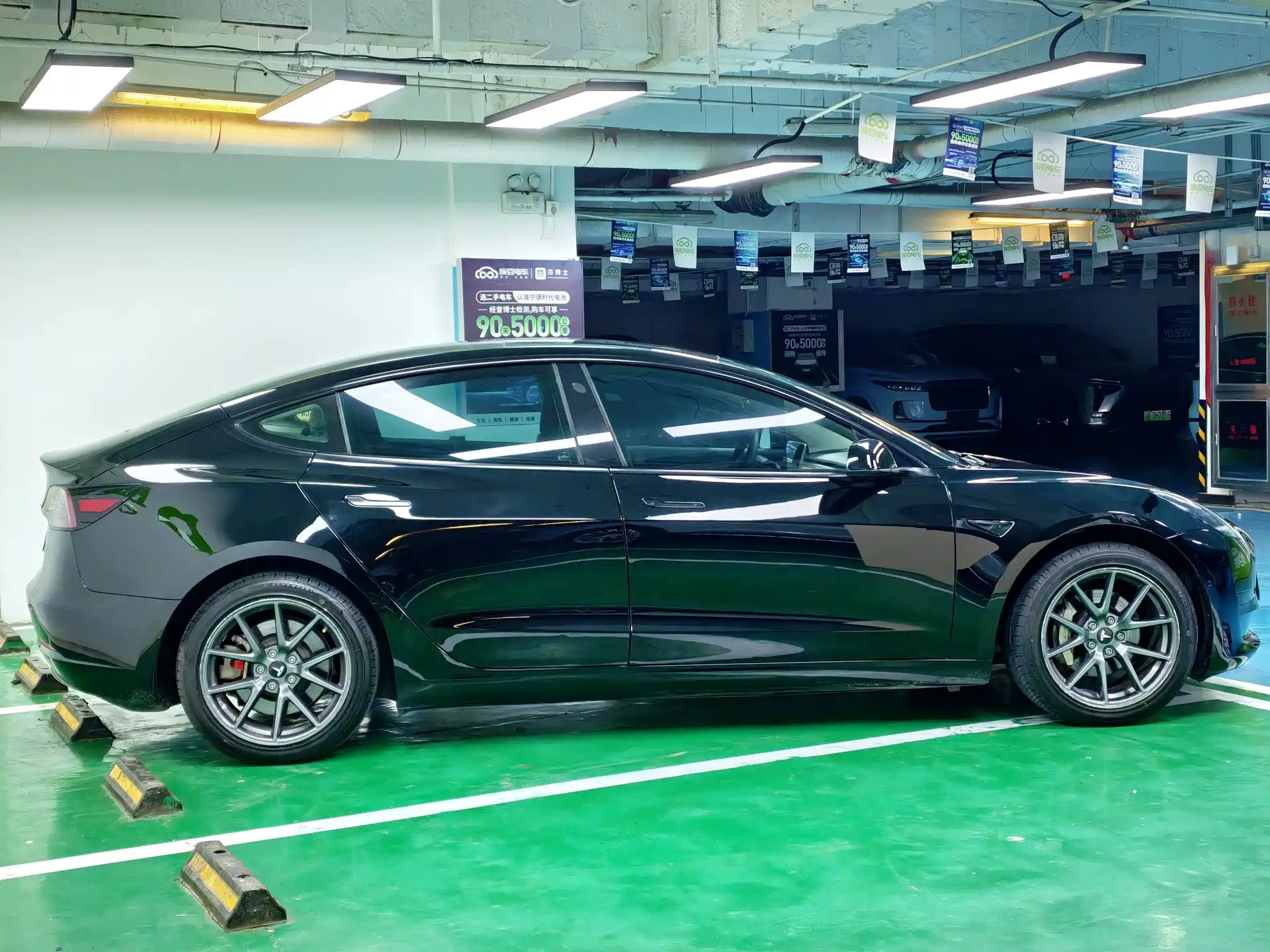 Фото 6 - Tesla Model 3