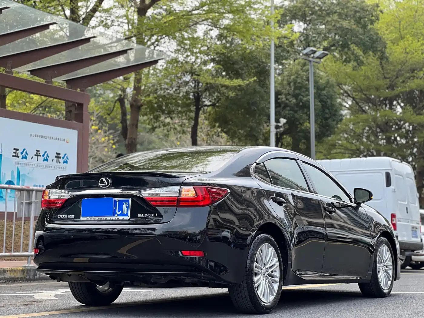 Lexus ES 2015 200 Comfort Edition фото 8